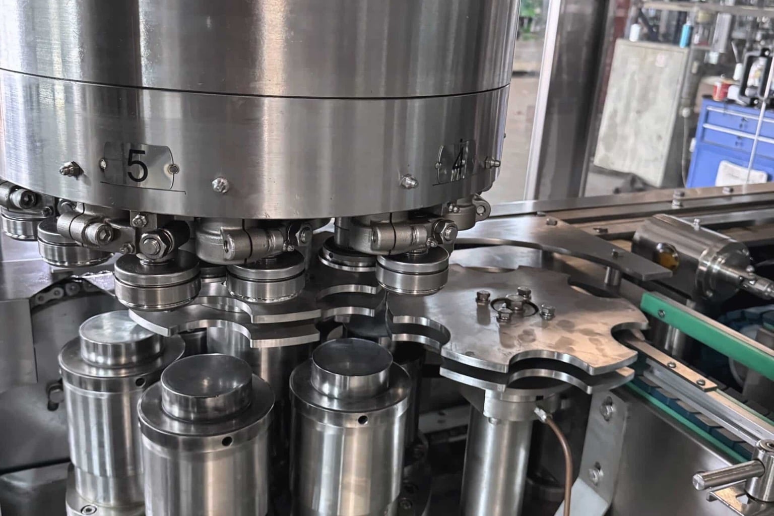 用于罐体罐盖样品测试的旋转式封罐机机头与工装